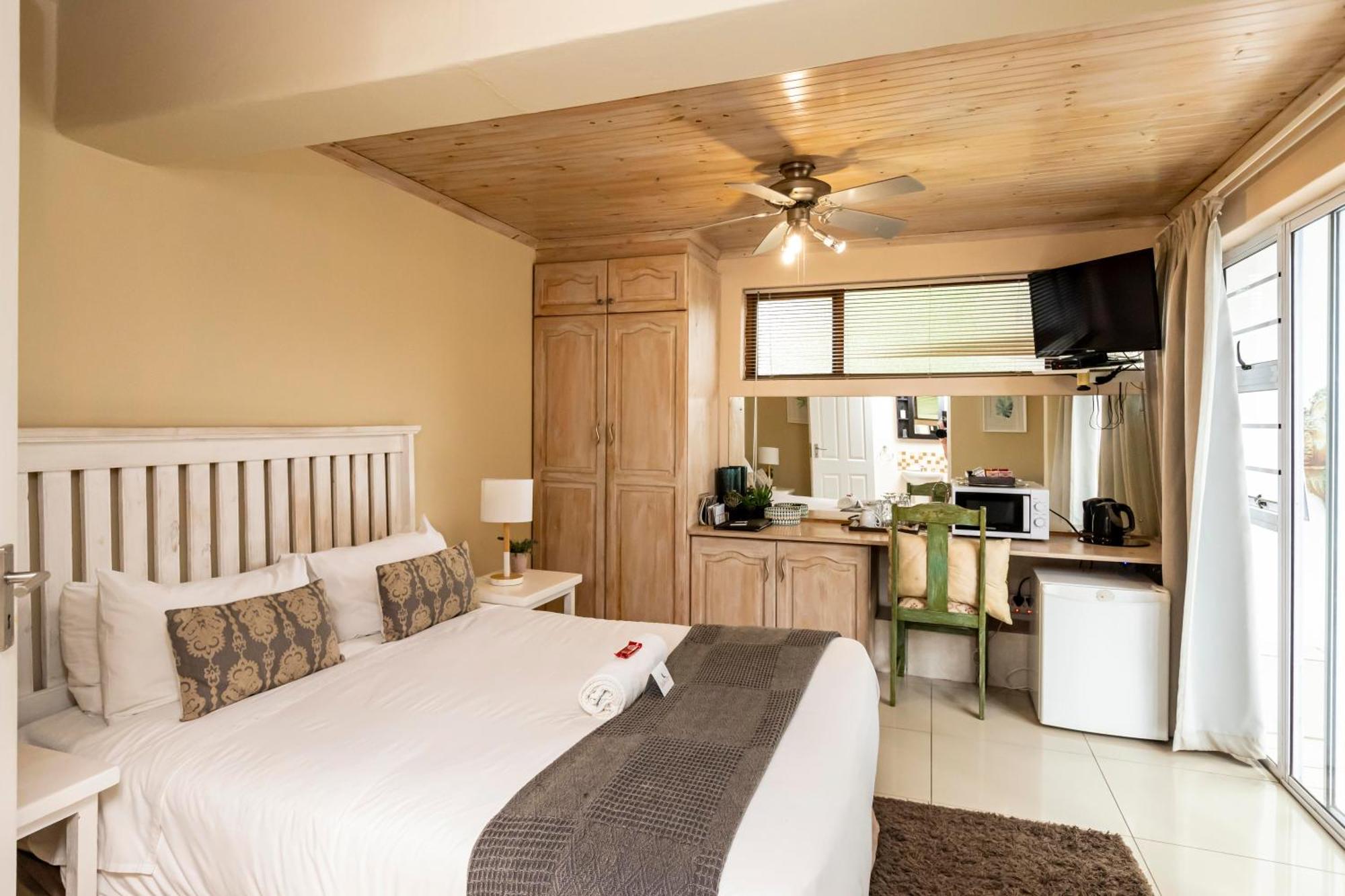 Fish Eagle Manor Bed & Breakfast East London Bagian luar foto